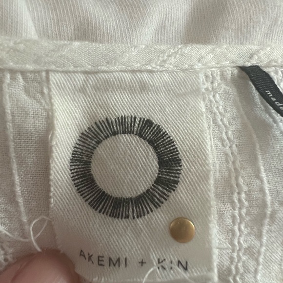 Anthropologie Akemi + Kin Embroidered Blouse. Size: M - Picture 2 of 4